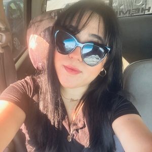 Meet your Posher, Lesly